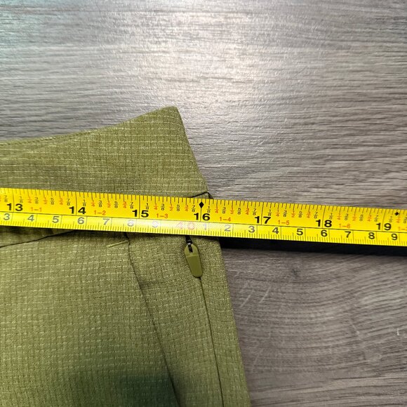 Lululemon Men's Commission Classic-Fit Short 7" *Ventlight - Green - Picture 7 of 9